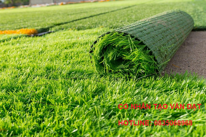 Bạn nên chuẩn bị cỏ nhân tạo để ghép sân