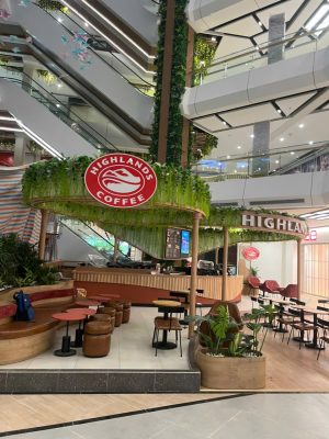 tường c&acirc;y giả qu&aacute;n cafe
