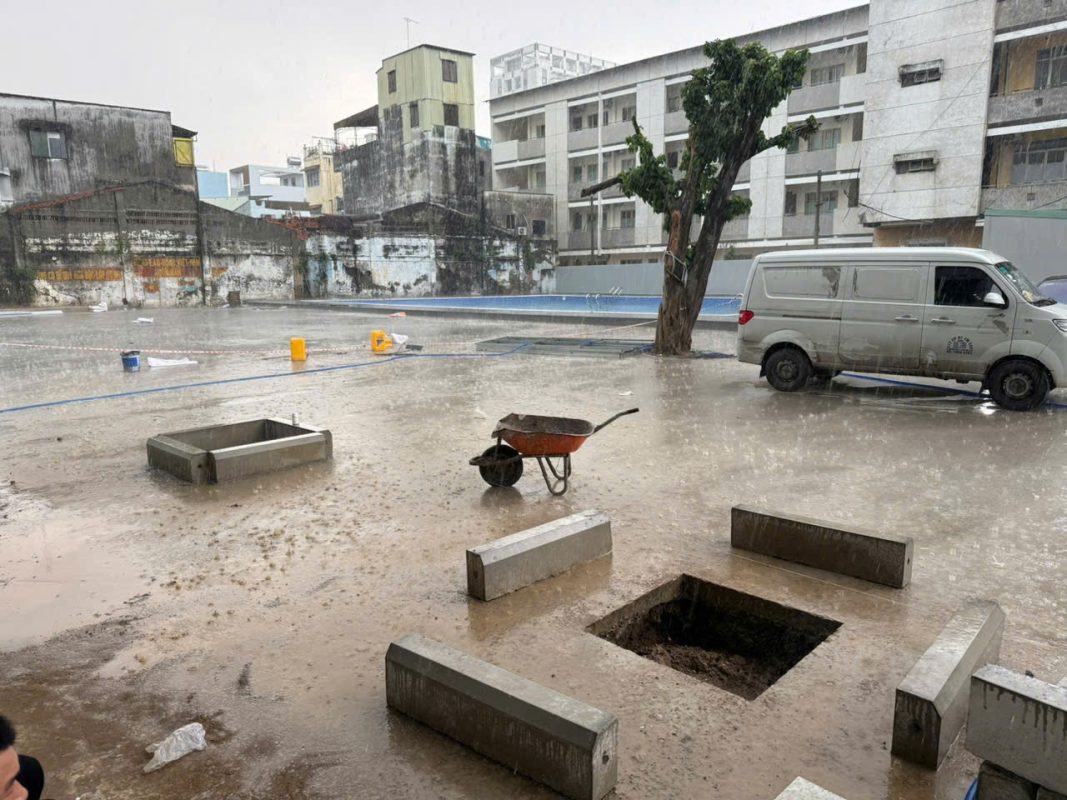 Đổ bê tông nền sân cỏ nhân tạo