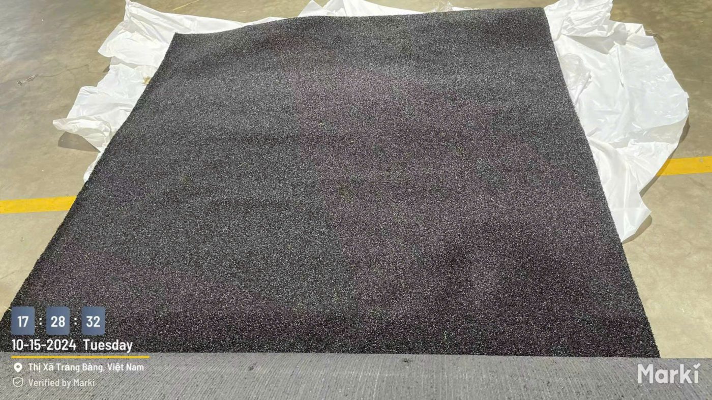 sàn tập crossfit sử dụng cỏ màu đen