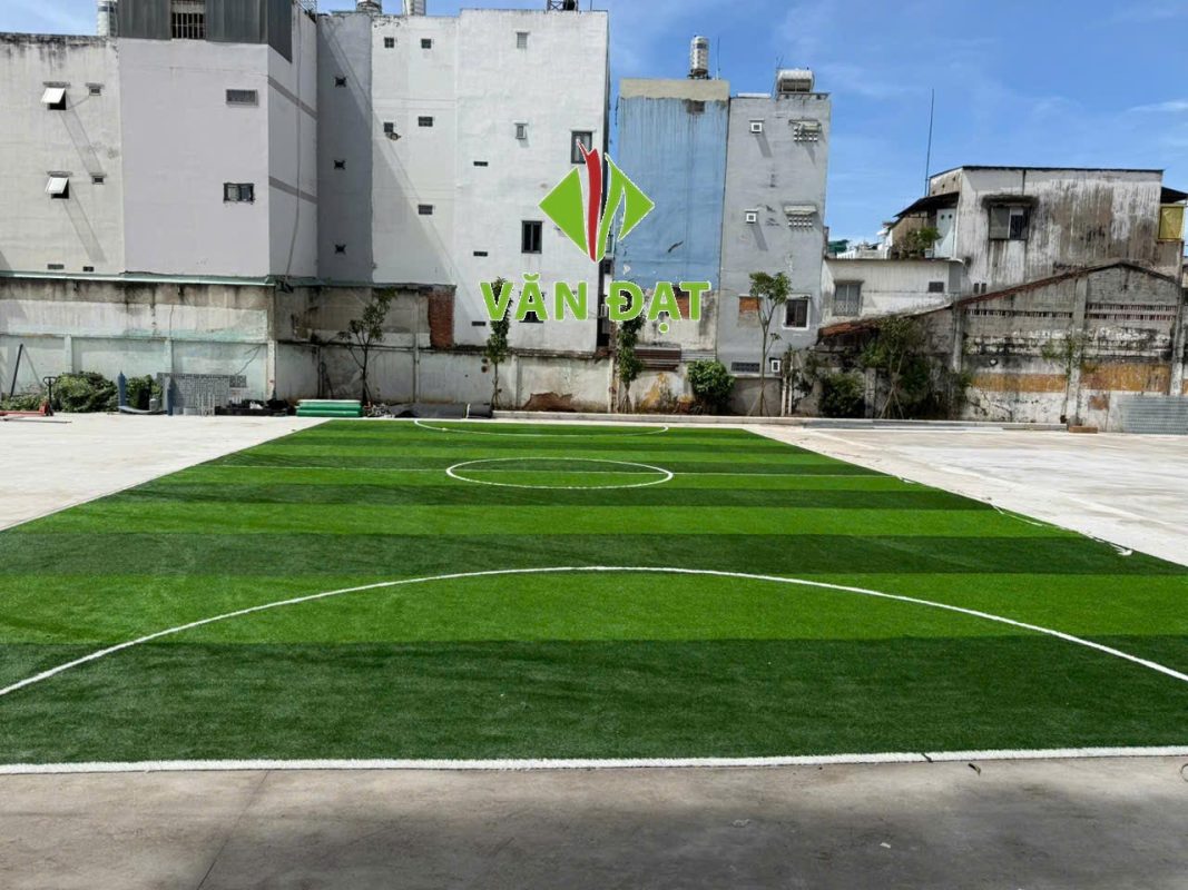 thi công sân bóng cỏ nhân tạo mini