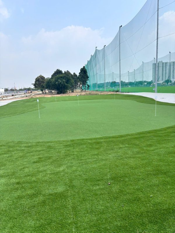 Thi công cỏ nhân tạo sân golf thực tế