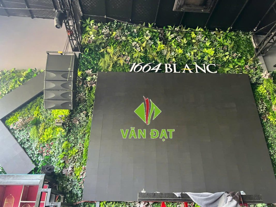 Tường cây giả trang trí nhà hàng